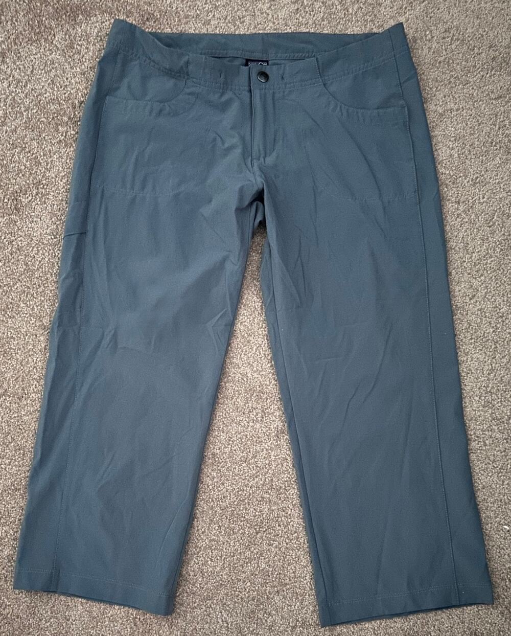 Patagonia Women's Pants Gray/Blue Hiking Crop Pants, Size 6